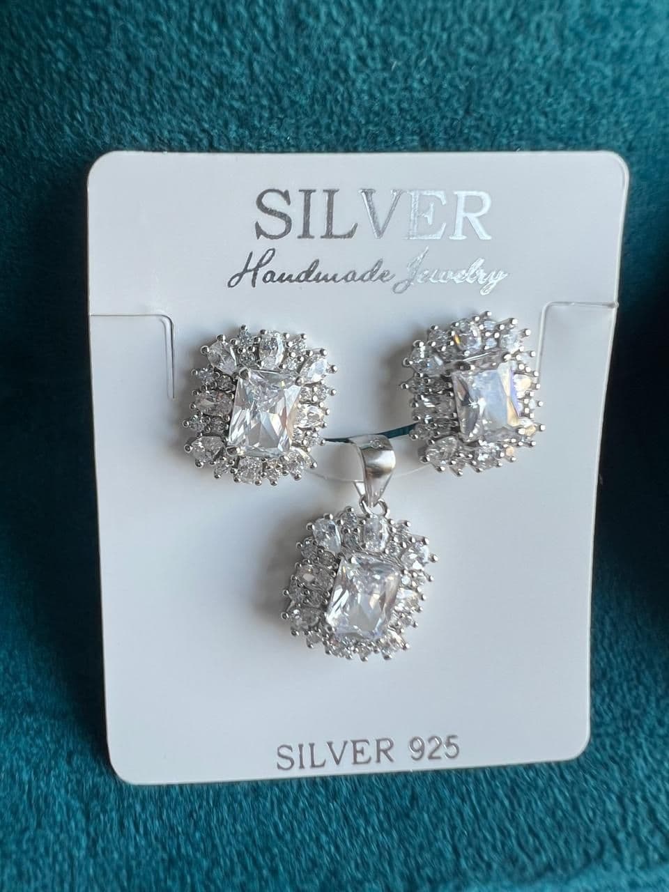 Halo set, clear stones · Full view