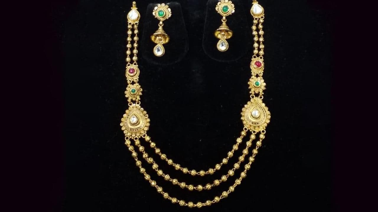 Three-line rani haar