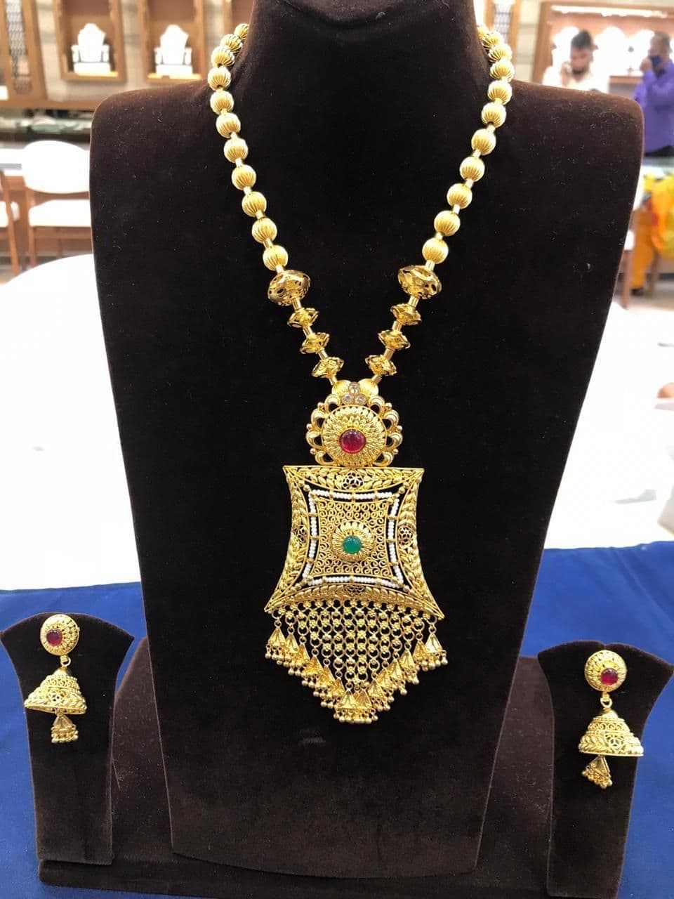 Temple haar with jhumkas · Full view